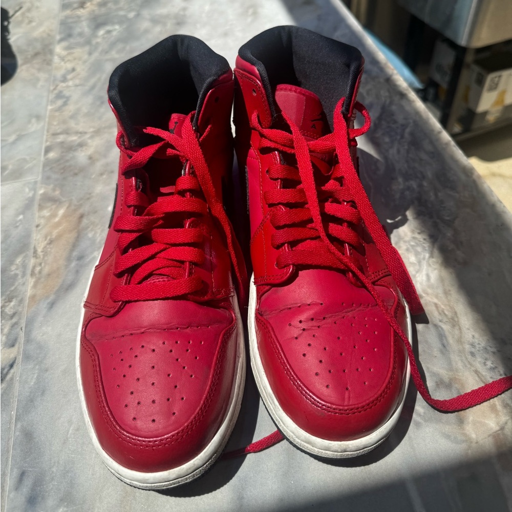Jordan’s size 9 Men